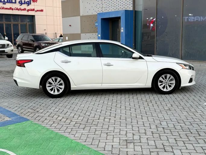 Подержанный Nissan Altima VI (L34), 2.5 л, 2019 в Абу-Даби от Al Laith Cars Showroom Белый цвет. GCC | AUTO.AE