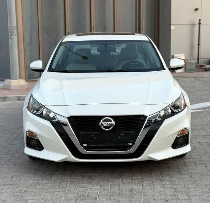 Подержанный Nissan Altima VI (L34), 2.5 л, 2020 в Абу-Даби от Al Laith Cars Showroom Белый цвет. GCC | AUTO.AE