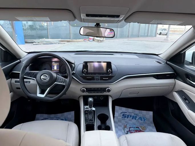 Подержанный Nissan Altima VI (L34), 2.5 л, 2022 в Абу-Даби от Al Laith Cars Showroom Белый цвет. GCC | AUTO.AE