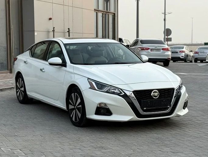 Подержанный Nissan Altima VI (L34), 2.5 л, 2021 в Абу-Даби от Al Laith Cars Showroom Белый цвет. GCC | AUTO.AE