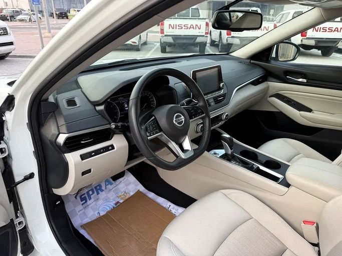 Подержанный Nissan Altima VI (L34), 2.5 л, 2021 в Абу-Даби от Al Laith Cars Showroom Белый цвет. GCC | AUTO.AE