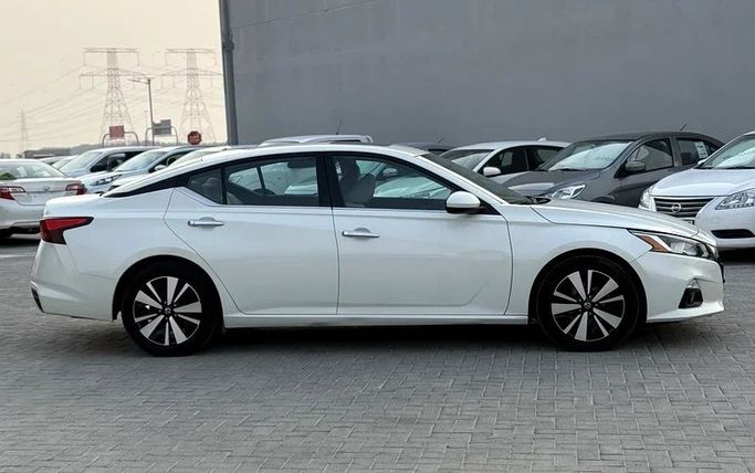 Подержанный Nissan Altima VI (L34), 2.5 л, 2021 в Абу-Даби от Al Laith Cars Showroom Белый цвет. GCC | AUTO.AE