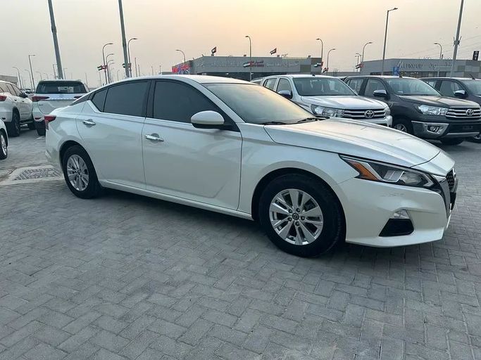 Подержанный Nissan Altima VI (L34), 2.0 л, 2021 в Абу-Даби от Bin Faraj Automobile Showroom Белый цвет. GCC | AUTO.AE