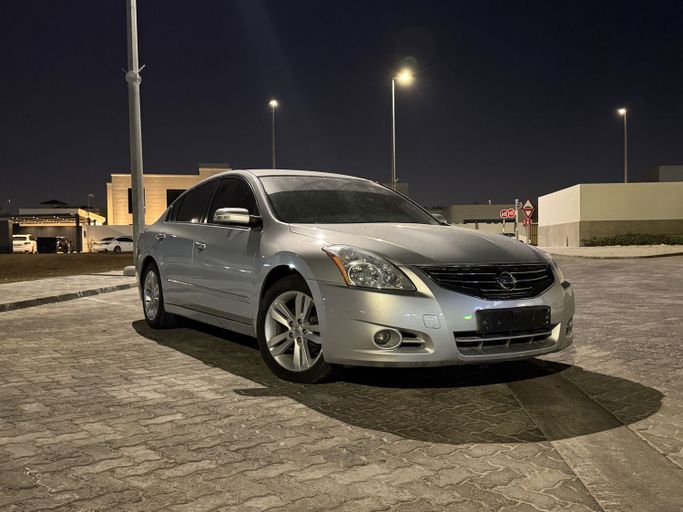 Подержанный Nissan Altima IV (L32) Рестайлинг, 3.5 л, 2011 в Абу-Даби Серый цвет. GCC | AUTO.AE