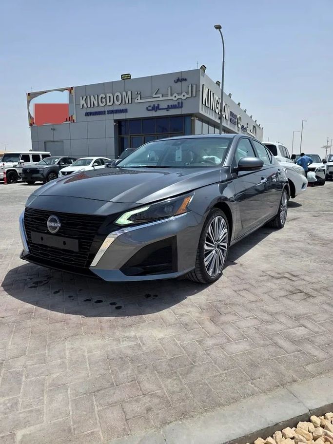 Новый Nissan Altima VI (L34) Рестайлинг, 2.5 л, 2026 в Абу-Даби от Kingdom Automobile Showroom Серый цвет. GCC | AUTO.AE