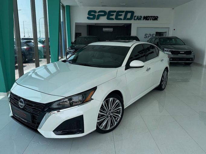 Подержанный Nissan Altima VI (L34) Рестайлинг, 2.5 л, 2024 в Абу-Даби от Speed Car Motors Белый цвет. GCC | AUTO.AE