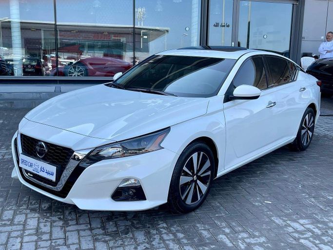 Подержанный Nissan Altima VI (L34) Рестайлинг, 2.5 л, 2022 в Абу-Даби от Speed Car Motors Белый цвет. GCC | AUTO.AE