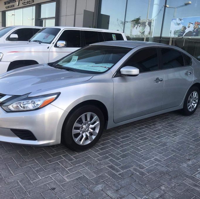 Used Nissan Altima V (L33) Facelift, 2.5 l, 2018 in Abu Dhabi by Golden coast automobile showroom, Silver color. GCC Specs | AUTO.AE