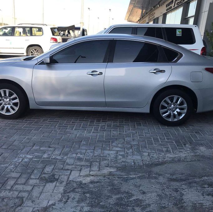 Used Nissan Altima V (L33) Facelift, 2.5 l, 2018 in Abu Dhabi by Golden coast automobile showroom, Silver color. GCC Specs | AUTO.AE