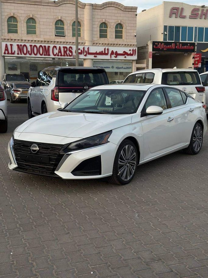 جديدة Nissan Altima فيس ليفت السادس (L34), 2.5 l, 2026 في في أبو ظبي من AL NOJOOM CARS، اللون أبيض.  | AUTO.AE | إعلان #257825