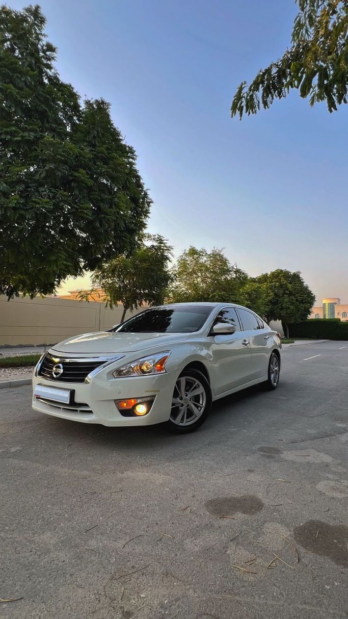 Used Nissan Altima V (L33), 2.5 l, 2015 in Abu Dhabi, White color. GCC Specs | AUTO.AE | Listing #261227