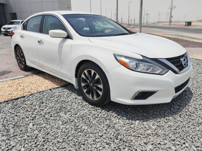Used Nissan Altima V (L33) Facelift, 2.5 l, 2017 in UAE, Abu Dhabi by The Shark Automobile Showroom, White color.  | AUTO.AE | Listing #278961