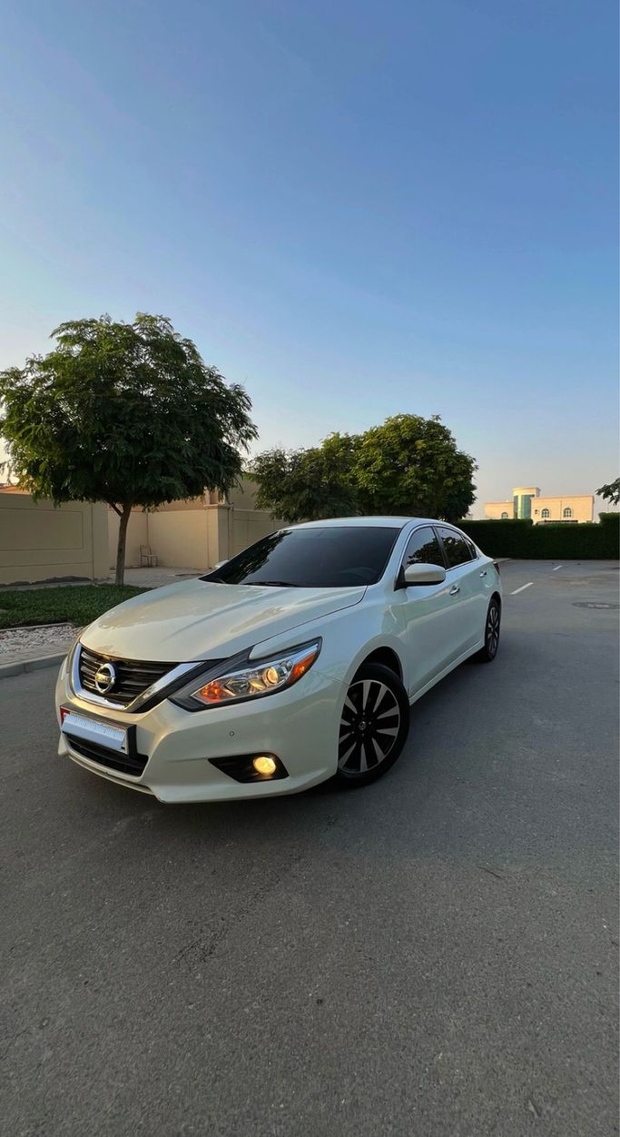 Used Nissan Altima V (L33) Facelift, 2.5 l, 2018 in UAE, Abu Dhabi, White color. GCC Specs | AUTO.AE | Listing #279039