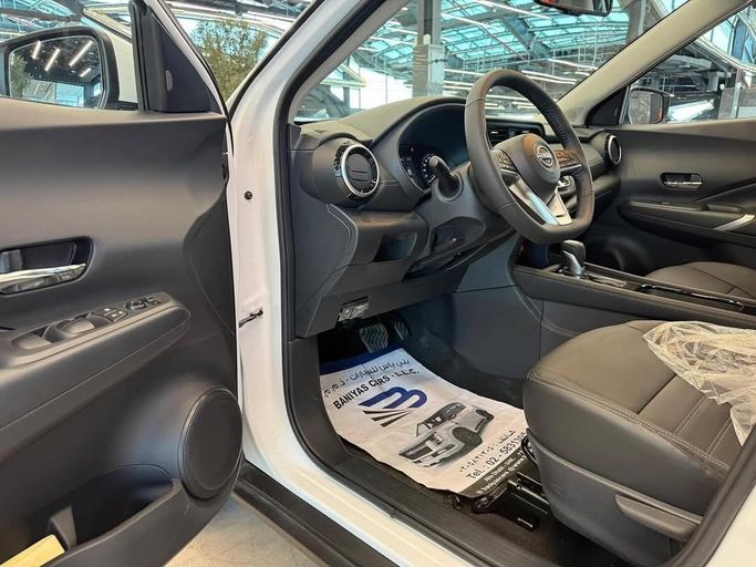 New Nissan Kicks I Facelift, 1.5 l, 2024 in Abu Dhabi by Baniyas Cars Abu Dhabi, White color. GCC Specs | AUTO.AE