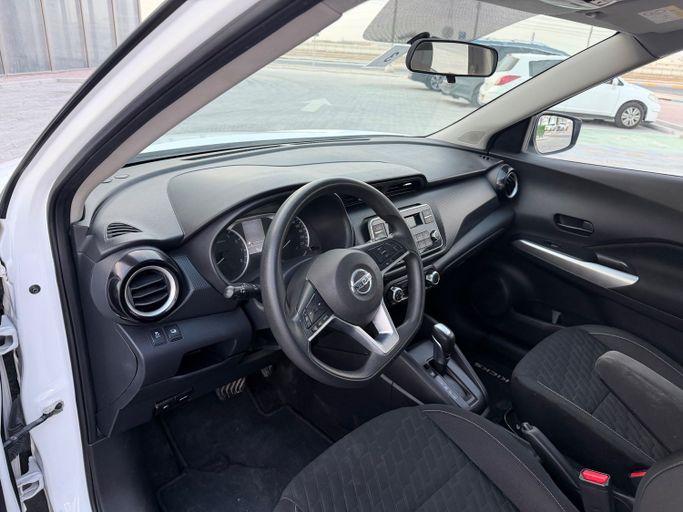 Used Nissan Kicks I Facelift, 1.6 l, 2022 in Abu Dhabi by Al Laith Cars Showroom, White color. GCC Specs | AUTO.AE