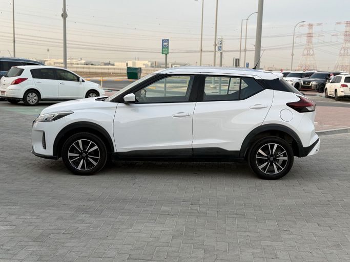 Used Nissan Kicks I Facelift, 1.6 l, 2022 in Abu Dhabi by Al Laith Cars Showroom, White color. GCC Specs | AUTO.AE