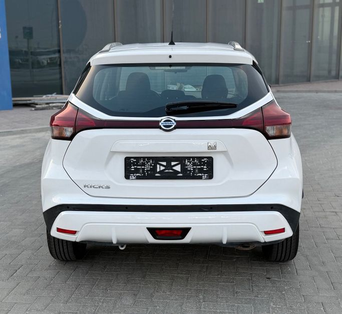Used Nissan Kicks I Facelift, 1.6 l, 2022 in Abu Dhabi by Al Laith Cars Showroom, White color. GCC Specs | AUTO.AE