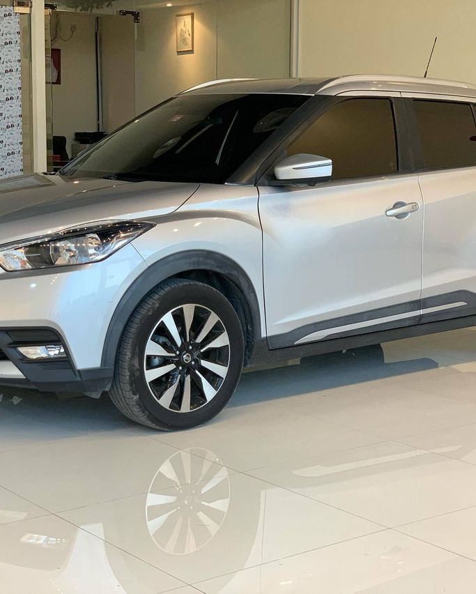 Used Nissan Kicks I, 1.6 l, 2018 in Abu Dhabi by Al Fajr Automobile showroom, Silver color. GCC Specs | AUTO.AE