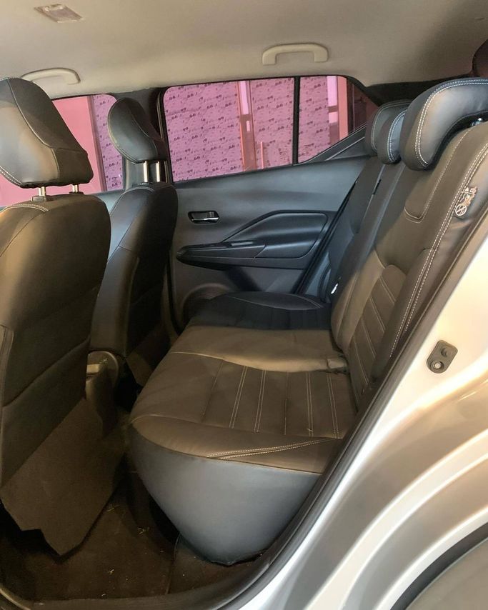 Used Nissan Kicks I, 1.6 l, 2018 in Abu Dhabi by Al Fajr Automobile showroom, Silver color. GCC Specs | AUTO.AE