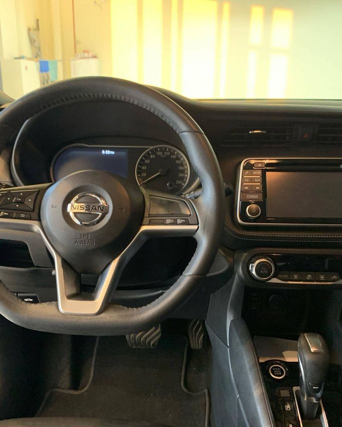 Used Nissan Kicks I, 1.6 l, 2018 in Abu Dhabi by Al Fajr Automobile showroom, Silver color. GCC Specs | AUTO.AE