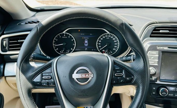 Подержанный Nissan Maxima VIII (A36) Рестайлинг, 3.5 л, 2023 в Абу-Даби от Advantage Motors Серебристый цвет. GCC | AUTO.AE
