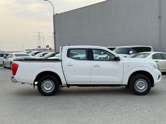 Used Nissan Navara (Frontier) IV (D23), 2.5 l, 2022 in Abu Dhabi by Al Laith Cars Showroom, White color. GCC Specs | AUTO.AE