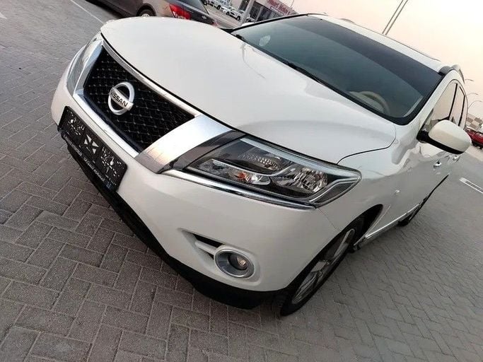 Used Nissan Pathfinder IV, 3.5 l, 2015 in Abu Dhabi by Al Lulu Cars, White color. GCC Specs | AUTO.AE