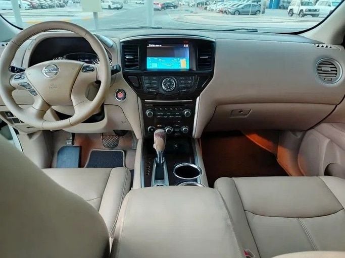 Used Nissan Pathfinder IV, 3.5 l, 2015 in Abu Dhabi by Al Lulu Cars, White color. GCC Specs | AUTO.AE