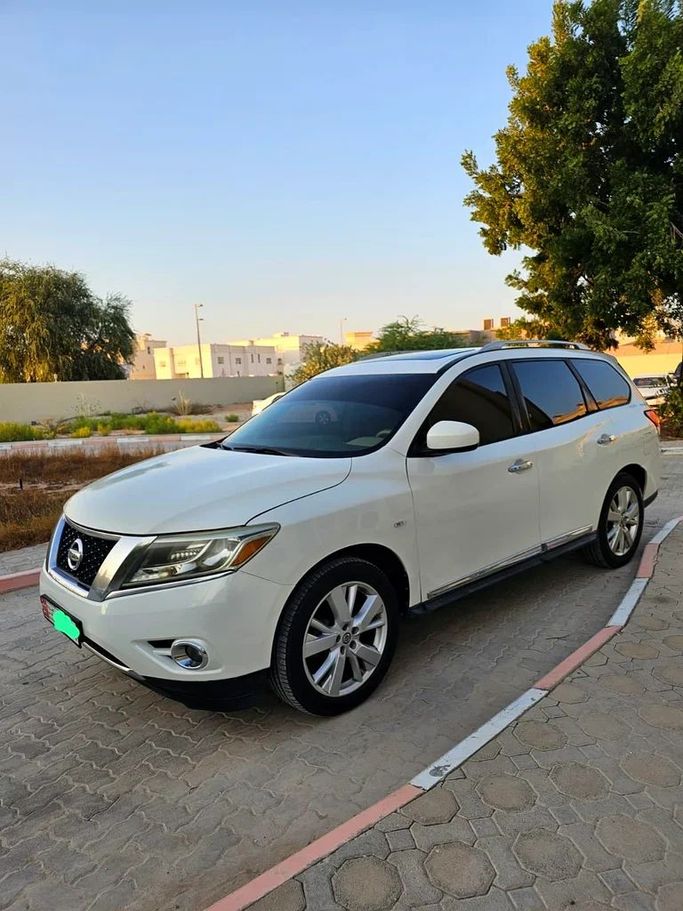 Used Nissan Pathfinder IV, 3.5 l, 2013 in Abu Dhabi by Al Asad Automobile Showroom, White color. GCC Specs | AUTO.AE