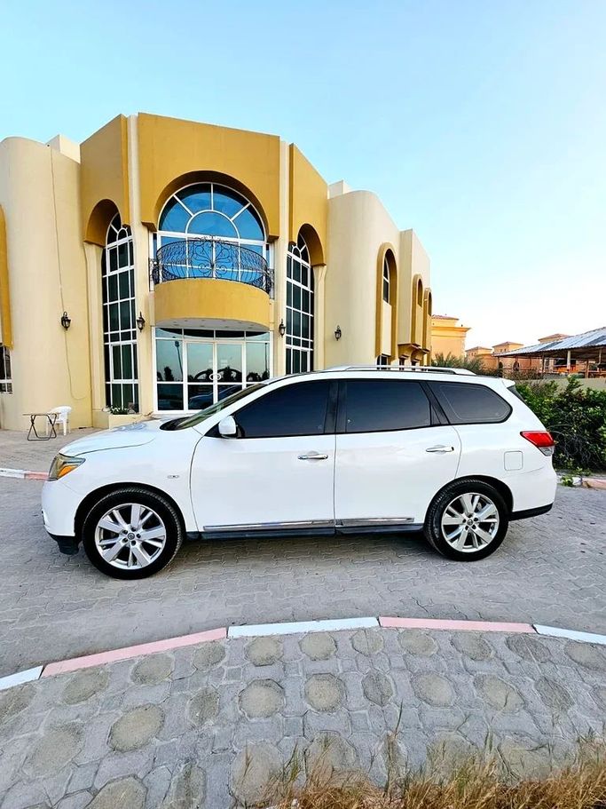 Used Nissan Pathfinder IV, 3.5 l, 2013 in Abu Dhabi by Al Asad Automobile Showroom, White color. GCC Specs | AUTO.AE