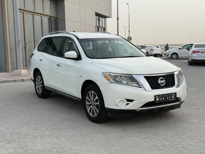 Used Nissan Pathfinder IV, 3.5 l, 2014 in Abu Dhabi by Al Laith Cars Showroom, White color. GCC Specs | AUTO.AE