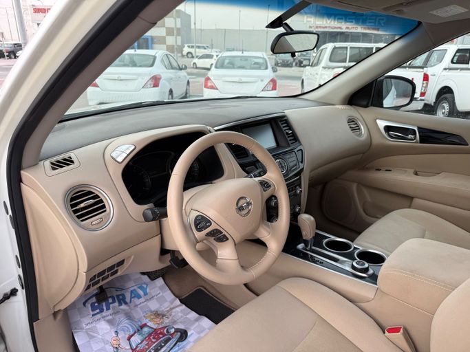 Used Nissan Pathfinder IV, 3.5 l, 2014 in Abu Dhabi by Al Laith Cars Showroom, White color. GCC Specs | AUTO.AE