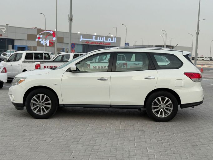 Used Nissan Pathfinder IV, 3.5 l, 2014 in Abu Dhabi by Al Laith Cars Showroom, White color. GCC Specs | AUTO.AE