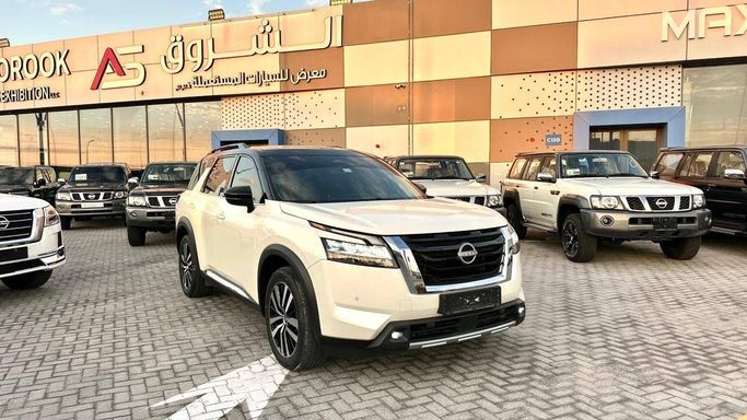 Used Nissan Pathfinder V, 3.5 l, 2024 in Abu Dhabi by Al Shorook Used Car Exhibition, White color. GCC Specs | AUTO.AE
