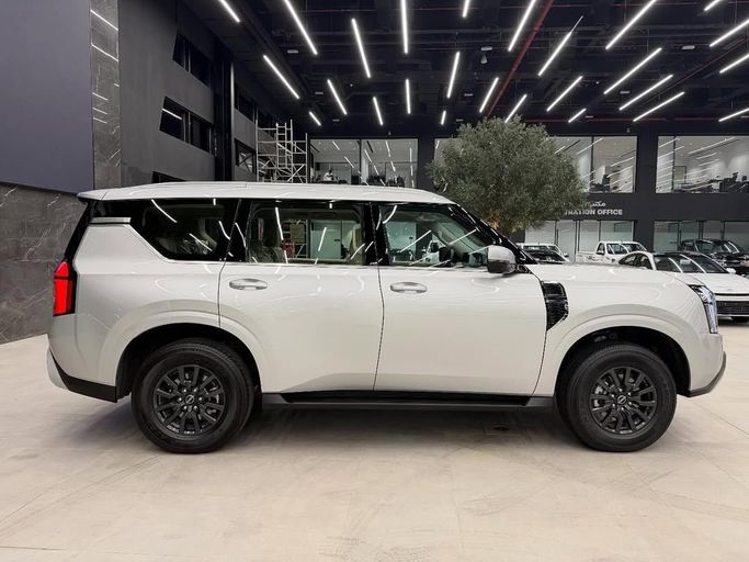 Новый Nissan Patrol V (Y61) Рестайлинг, 4.8 л, 2026 в Абу-Даби от Baniyas Cars Abu Dhabi Белый цвет. GCC | AUTO.AE
