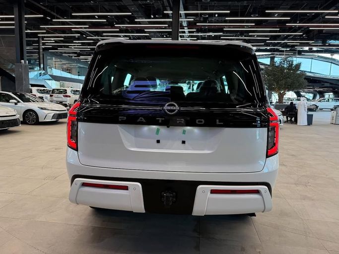 Новый Nissan Patrol VII (Y63), 3.5 л, 2026 в Абу-Даби от Baniyas Cars Abu Dhabi Белый цвет. GCC | AUTO.AE