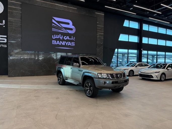 Подержанный Nissan Patrol V (Y61) Рестайлинг, 4.8 л, 2024 в Абу-Даби от Baniyas Cars Abu Dhabi Серый цвет. GCC | AUTO.AE