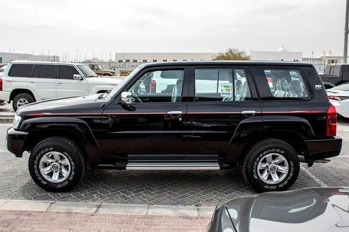 New Nissan Patrol V (Y61) Facelift, 4.8 l, 2024 in Abu Dhabi by Al Lulu Cars, Black color. GCC Specs | AUTO.AE