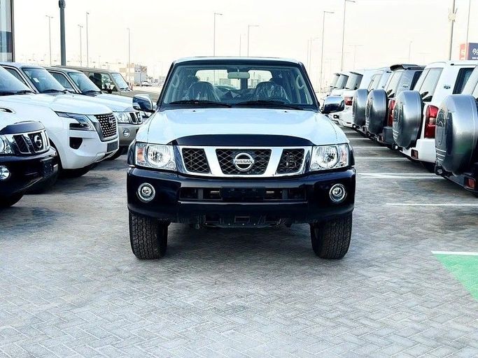 New Nissan Patrol V (Y61) Facelift, 4.8 l, 2024 in Abu Dhabi by Al Lulu Cars, Black color. GCC Specs | AUTO.AE