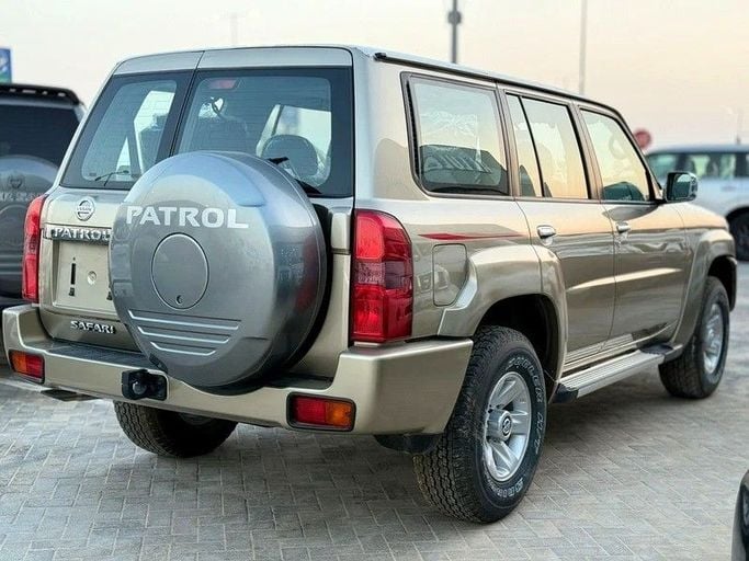 Новый Nissan Patrol V (Y61) Рестайлинг, 4.8 л, 2024 в Абу-Даби от Al Lulu Cars Золотистый цвет. GCC | AUTO.AE