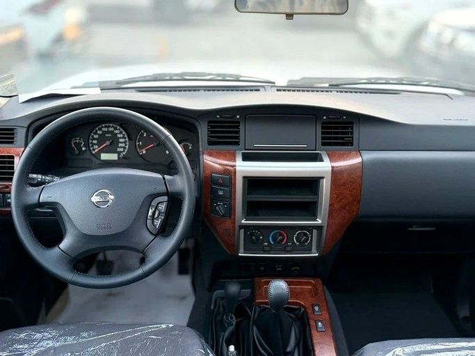 Новый Nissan Patrol V (Y61) Рестайлинг, 4.8 л, 2024 в Абу-Даби от Al Lulu Cars Золотистый цвет. GCC | AUTO.AE