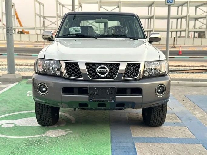 New Nissan Patrol V (Y61) Facelift, 4.8 l, 2024 in Abu Dhabi by Al Lulu Cars, White color. GCC Specs | AUTO.AE
