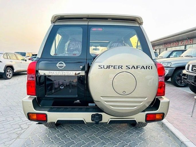 New Nissan Patrol V (Y61) Facelift, 4.8 l, 2024 in Abu Dhabi by Al Lulu Cars, Black color. GCC Specs | AUTO.AE