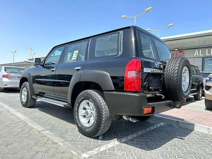 New Nissan Patrol V (Y61) Facelift, 4.8 l, 2024 in Abu Dhabi by Al Lulu Cars, Black color. GCC Specs | AUTO.AE
