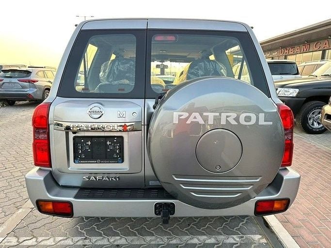 New Nissan Patrol V (Y61) Facelift, 4.8 l, 2024 in Abu Dhabi by Al Lulu Cars, Silver color. GCC Specs | AUTO.AE