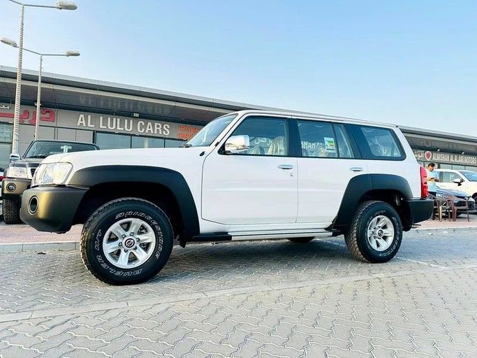 New Nissan Patrol V (Y61) Facelift, 4.8 l, 2024 in Abu Dhabi by Al Lulu Cars, White color. GCC Specs | AUTO.AE