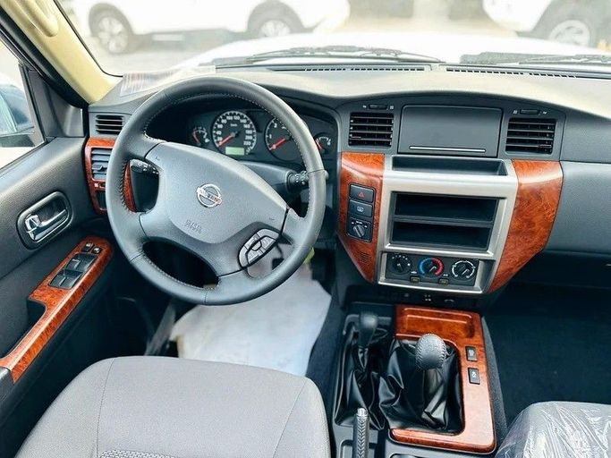 New Nissan Patrol V (Y61) Facelift, 4.8 l, 2024 in Abu Dhabi by Al Lulu Cars, Black color. GCC Specs | AUTO.AE