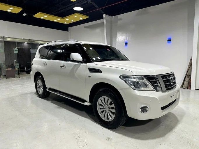 Used Nissan Patrol VI (Y62) Facelift, 5.6 l, 2015 in Abu Dhabi by Al Ramz Motors, White color. GCC Specs | AUTO.AE