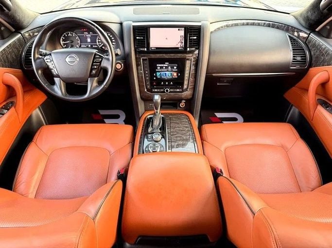 Подержанный Nissan Patrol VI (Y62) Рестайлинг 2, 5.6 л, 2020 в Абу-Даби от Al Bayan Motors Черный цвет. GCC | AUTO.AE