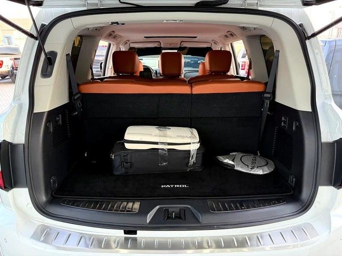 Used Nissan Patrol VI (Y62) Facelift 2, 5.6 l, 2022 in Abu Dhabi by Al Bayan Motors, White color. GCC Specs | AUTO.AE